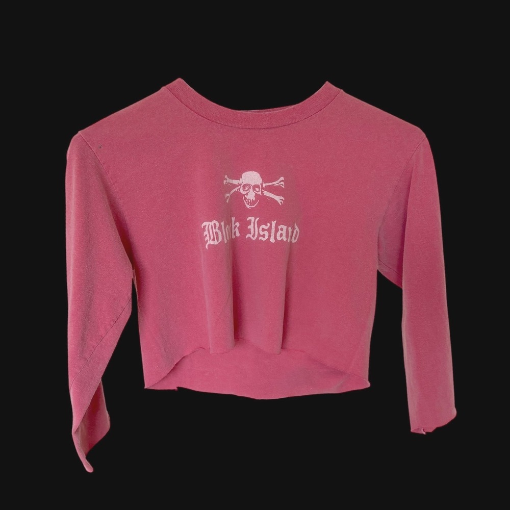 90's Block Island Skull Pink Crop Top Long Sleeve‎ Raw Hem Small Pirate Goth Y2K